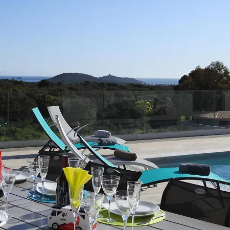 D'architecte Avec Vue Mer Et Piscine Chauffee *